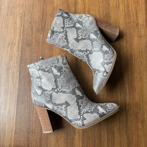 CARLOS by Carlos Santana Snakeskin Boots Womens 7.5 Lydia Faux Leather Heeled